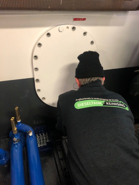 Gasolietank reiniging voor de binnenvaart