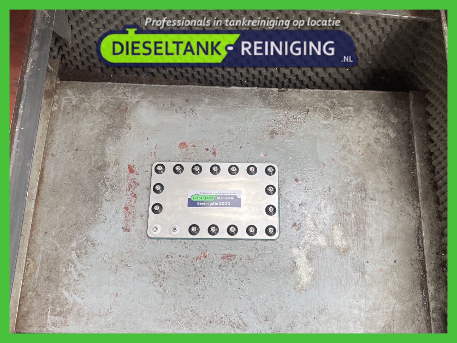 Inspectieluik in dieseltank monteren